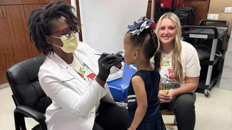 Dr. Shaneka Scott providing dental care to a child at Paris Children’s Dentistry